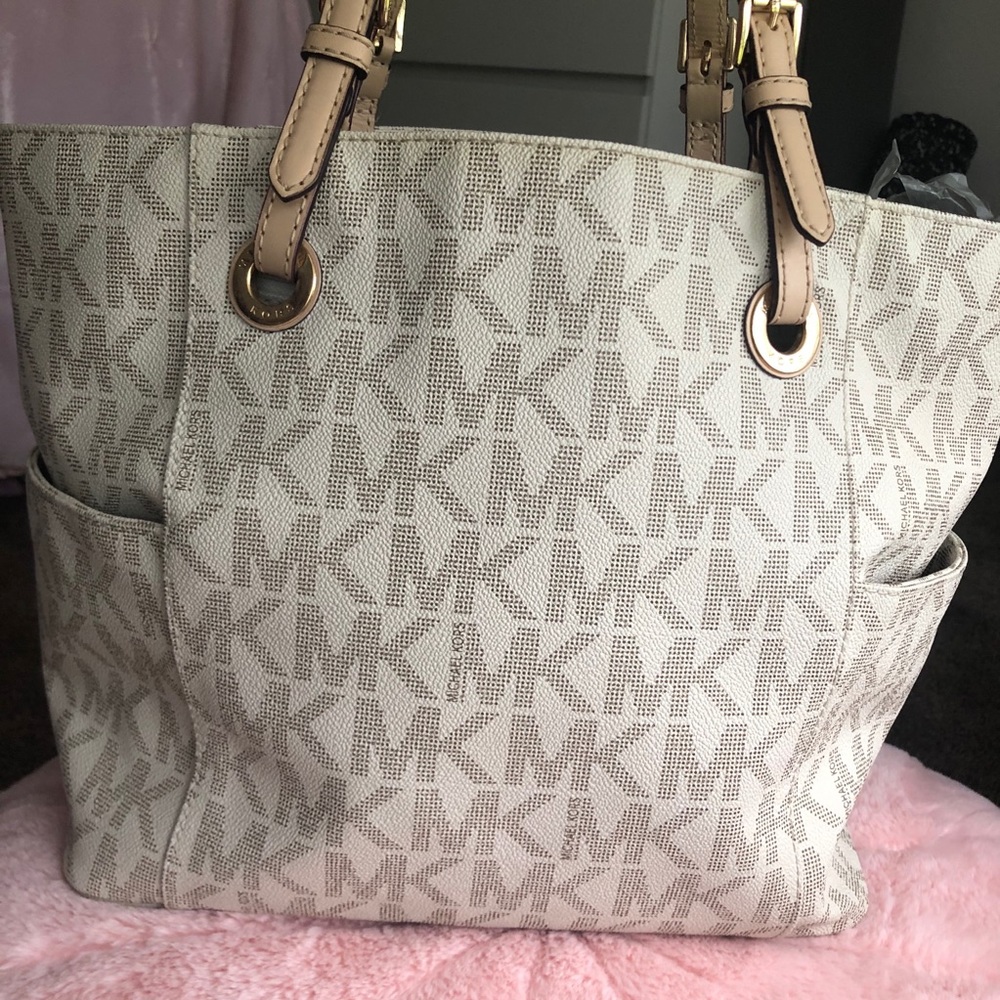 Michael Kors Purse - Picture 2 of 6